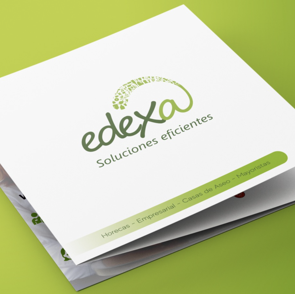 Mockup de un folleto cuadrado impreso de la marca Edexa Soluciones eficientes, mostrando la portada con los nombres de sus líneas de servicio sobre un fondo verde.
